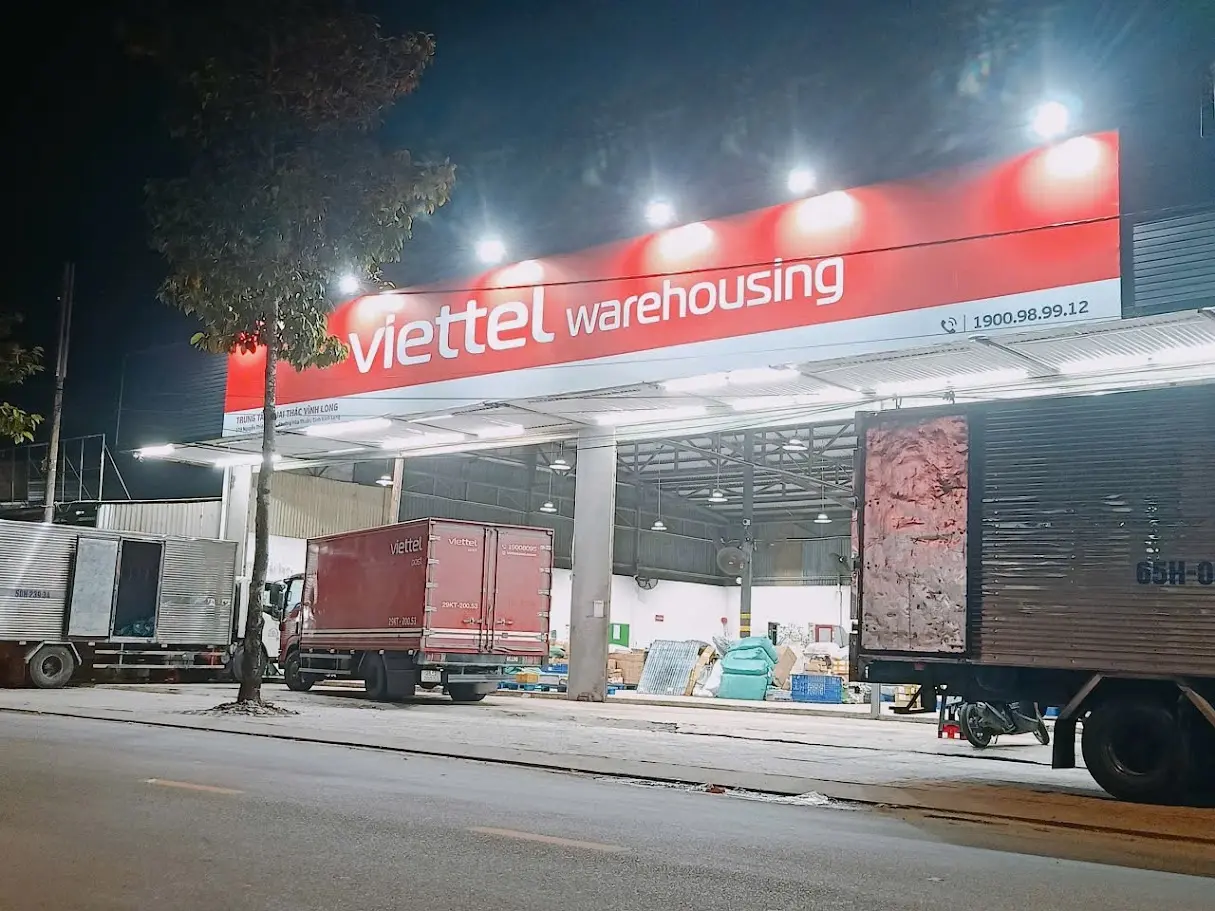 Bảng hiệu Viettel Warehouse